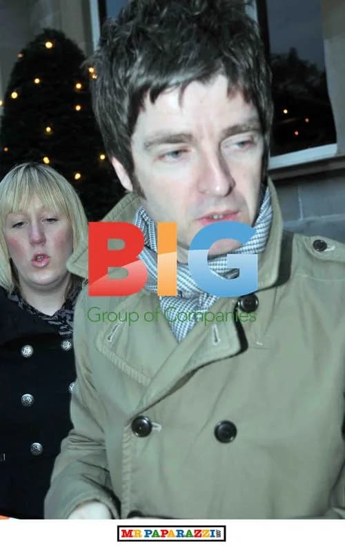 Oasis Band Members Outside Hotel in Glasgow
