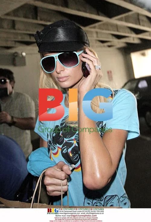 Paris Hilton exits hair salon