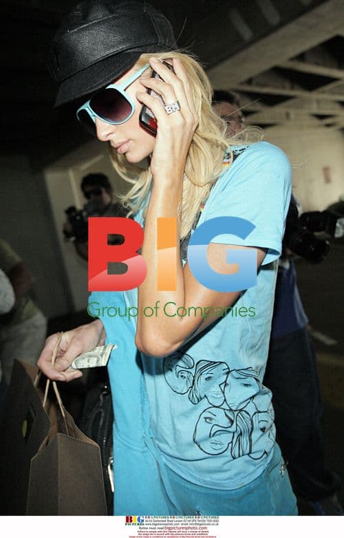 Paris Hilton exits hair salon