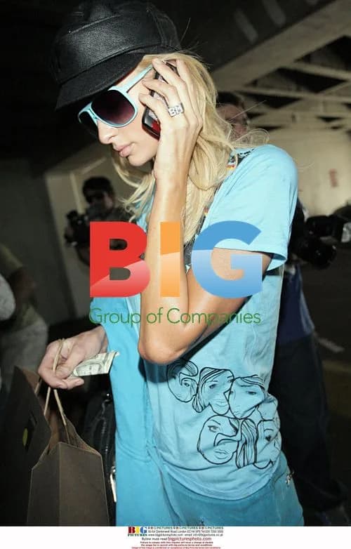 Paris Hilton exits hair salon