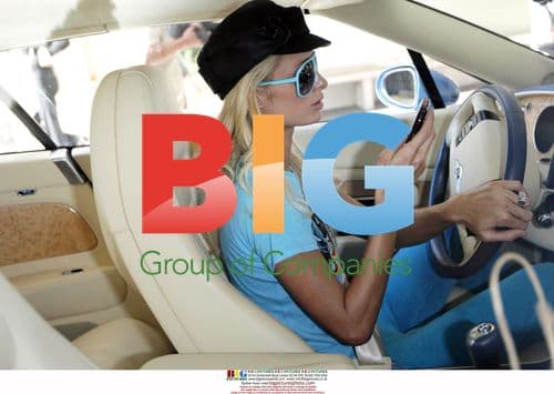 Paris Hilton exits hair salon