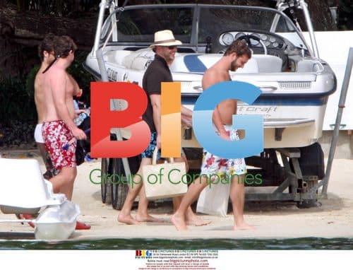 Prince Carl Philip goes snorkeling in Mauritius