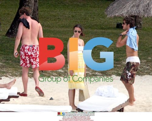 Prince Carl Philip goes snorkeling in Mauritius