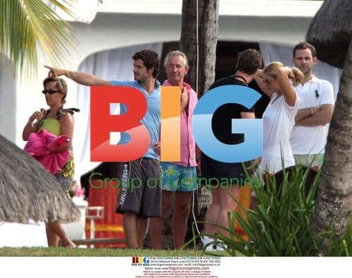 Prince Carl Philip goes snorkeling in Mauritius