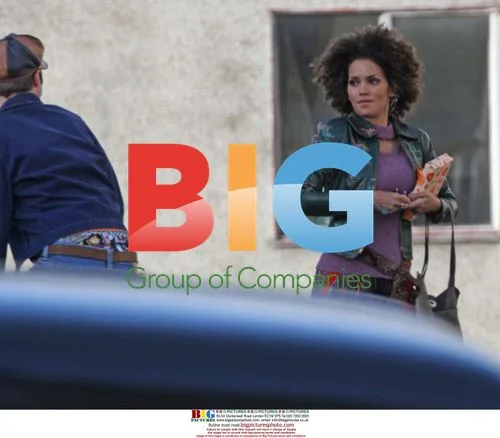 Halle Berry on set of "Frankie and Alice"