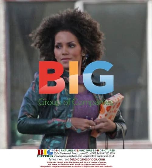 Halle Berry on set of "Frankie and Alice"