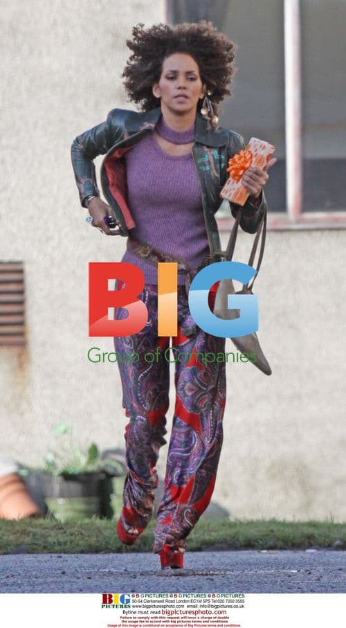 Halle Berry on set of "Frankie and Alice"