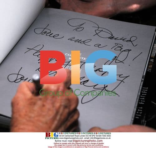 Linda Gray signs autograph at Dallas reunion