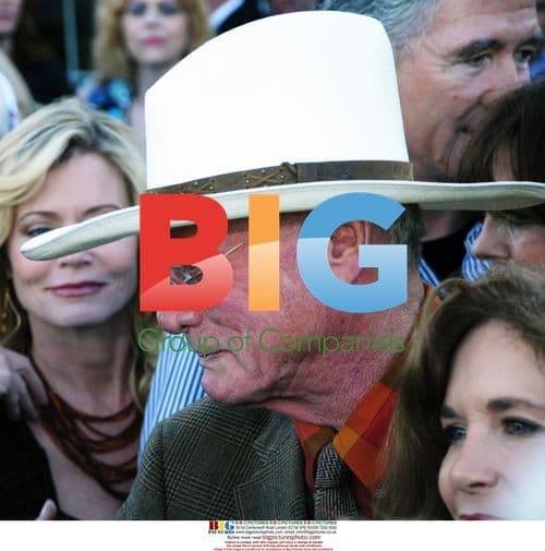 Larry Hagman visits fans at Dallas reunion