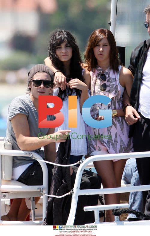 Zac, Vanessa & Ashley Enjoy Boat Ride in Sydney