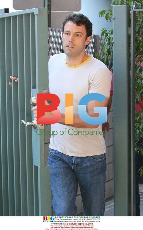 Ben Affleck and Jennifer Garner take daughter to school