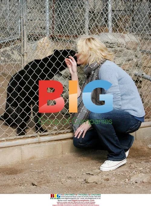 Katherine Heigl visits Villalobos Rescue Center