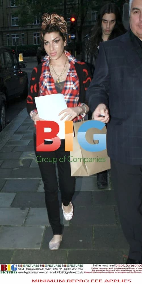 Amy Winehouse Leaving Clinic