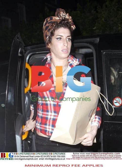 Amy Winehouse leaving London clinic
