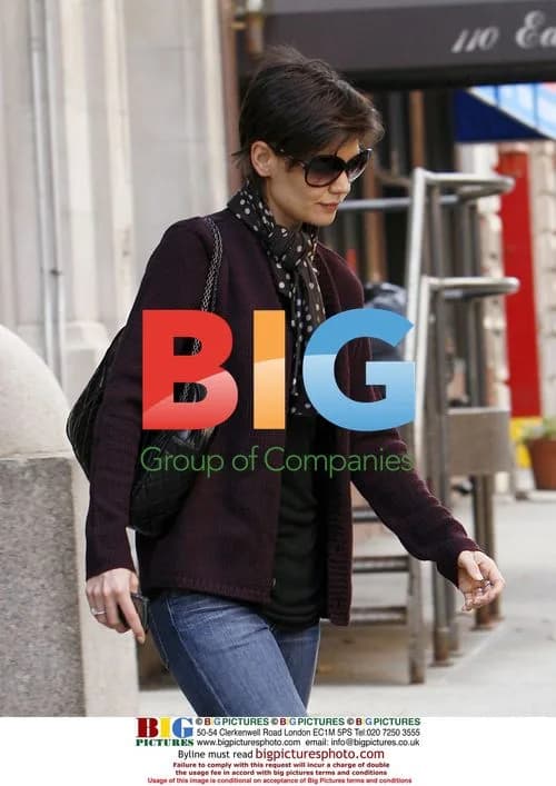 Katie Holmes leaving NYC apartment