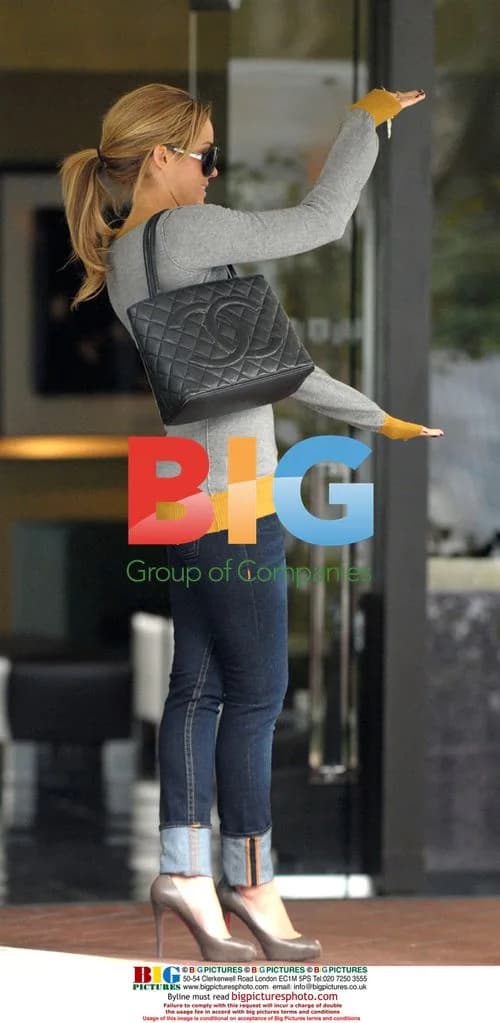 Lauren Conrad Chatting Outside Hotel