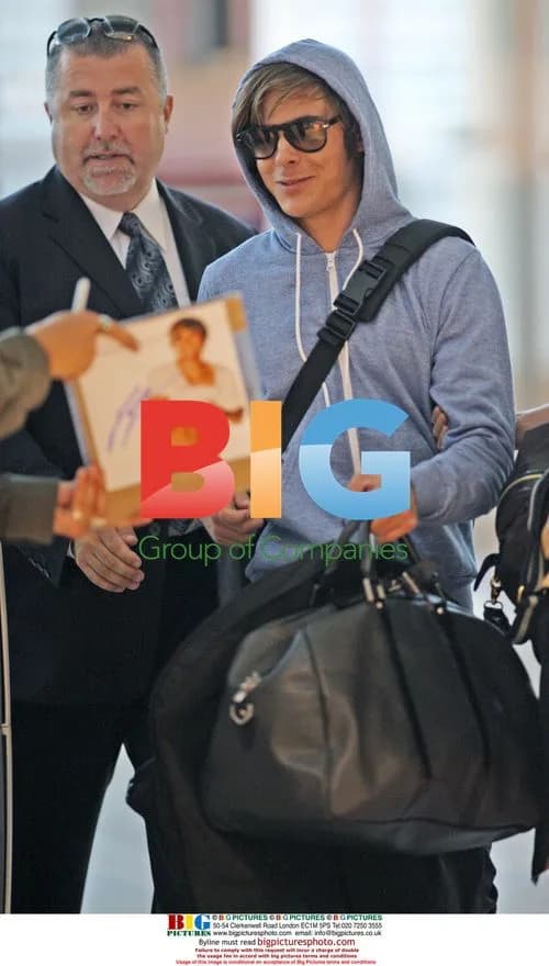 Zac Efron Arrives at Toronto Airport