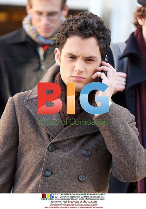 Penn Badgley on 'Gossip Girl' set