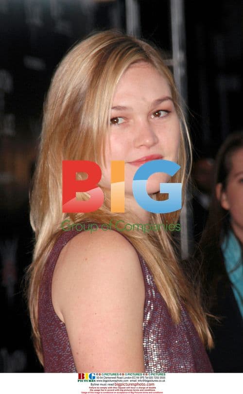 Julia Stiles at 'Quantum of Solace' screening