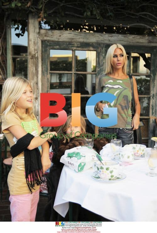 Shauna Sand exits Ivy with family