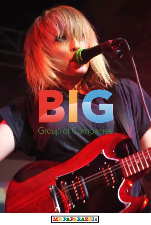 Katie White of the Ting Tings at Glasgow show