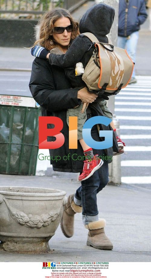 Sarah Jessica Parker runs errands in NYC