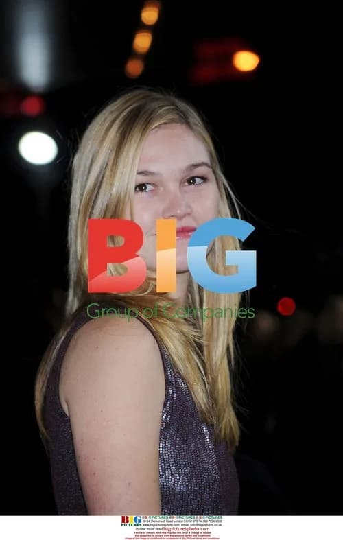 Julia Stiles at 'Quantum of Solace' Premiere