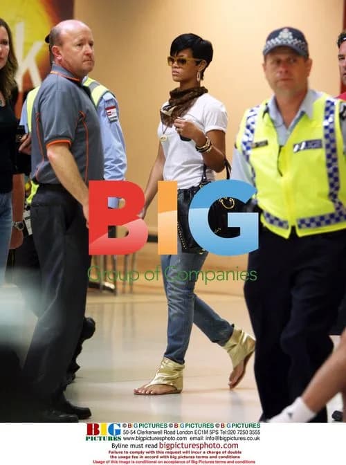 Rihanna Leaves Perth Airport Under Security