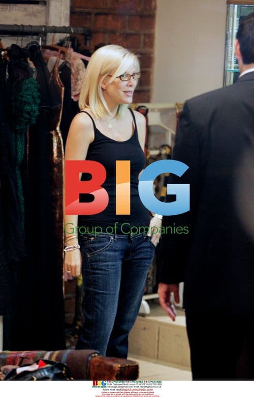 Tori Spelling Exits Vintage Boutique After Haircut