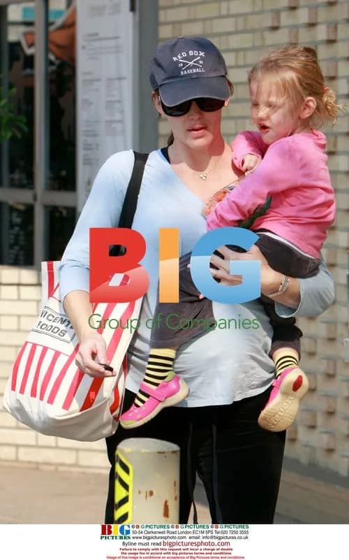 Jennifer Garner and daughter Violette run errands