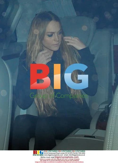 Lindsay Lohan Leaves London Hotel