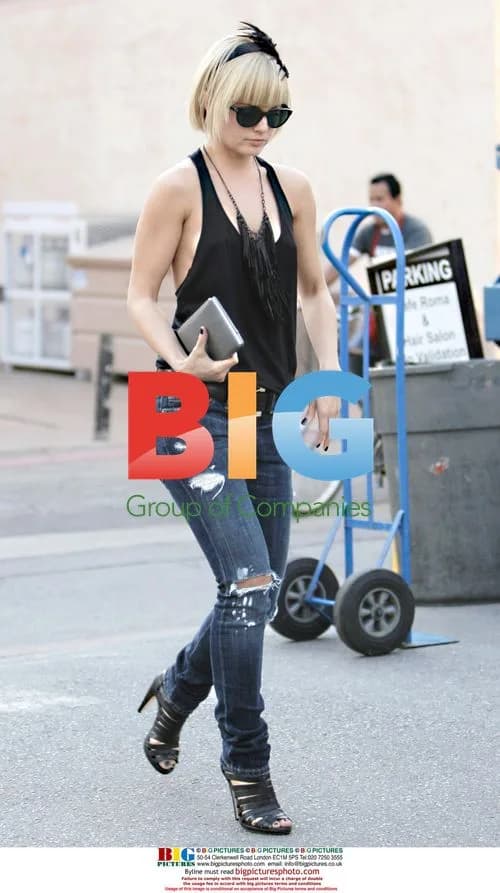 Mena Suvari's new look after haircut