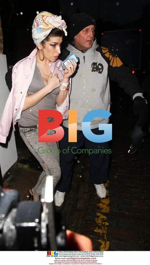 Amy Winehouse leaves home, may go see Blake