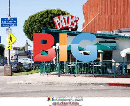 Tish Cyrus and parents spotted at Patys