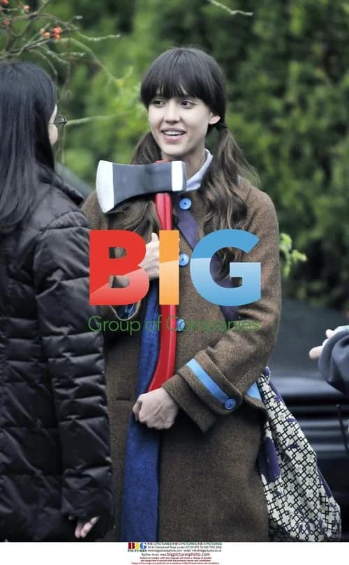 Jessica Alba Films 'An Invisible Sign'