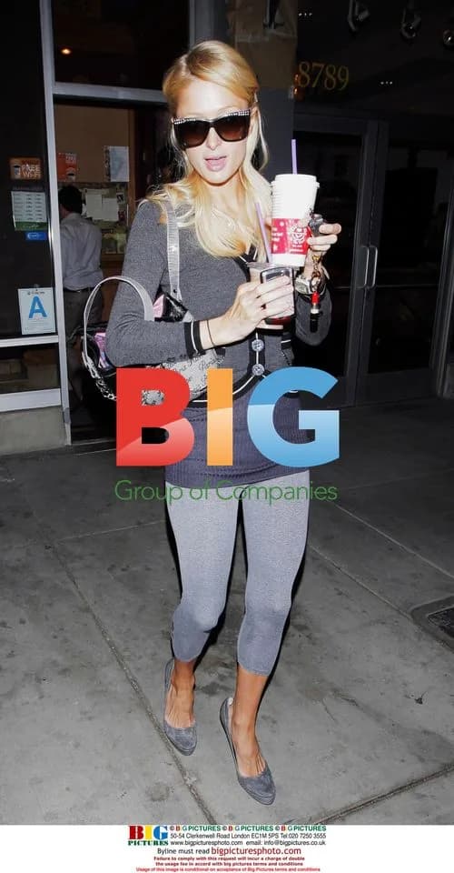 Paris Hilton picks up drinks in Beverly Hills