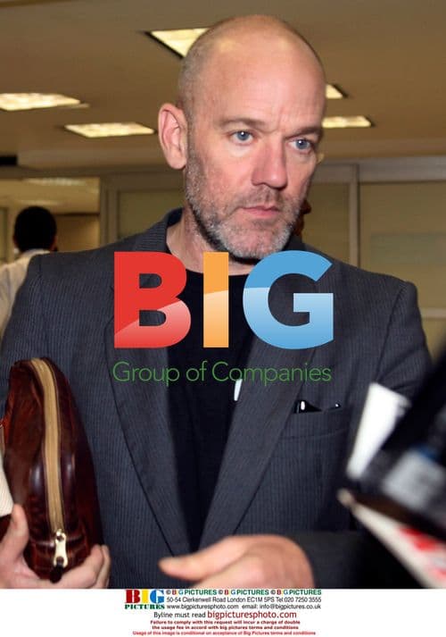 R.E.M. arrive at Mexico City Airport