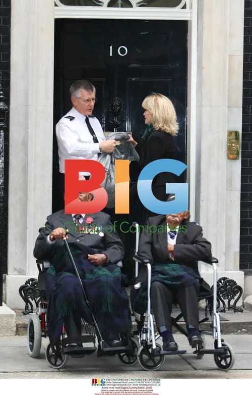 Joanna Lumley presents Gurkha petition