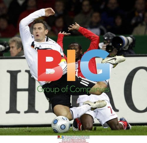 Miroslav Klose of Germany and Shaun Wright-Phillips of England