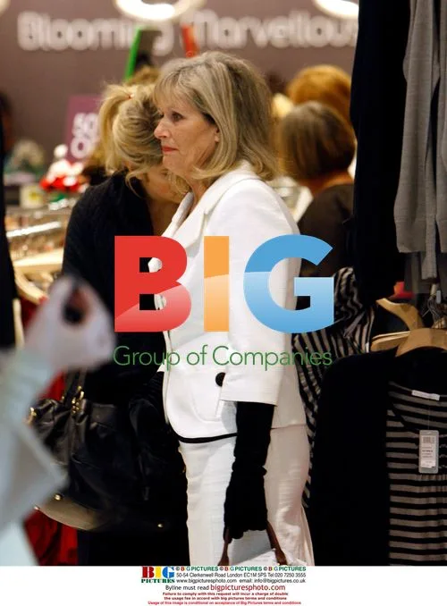 Holly Willoughby goes shopping