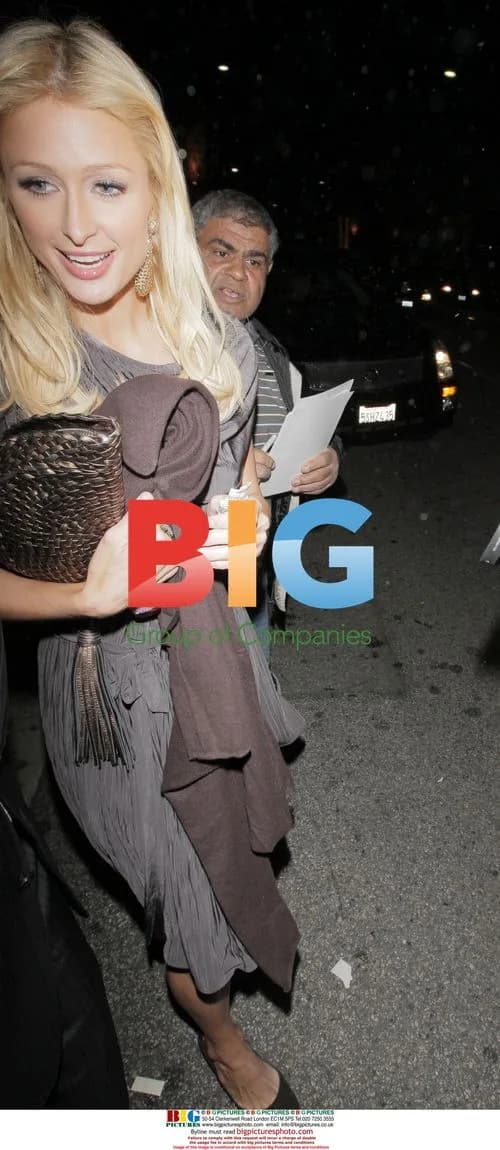 Paris Hilton Exits Mr Chow After Dinner