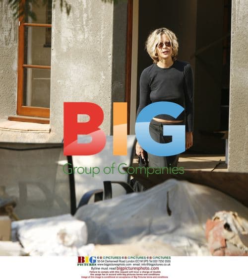 Meg Ryan visits house under construction
