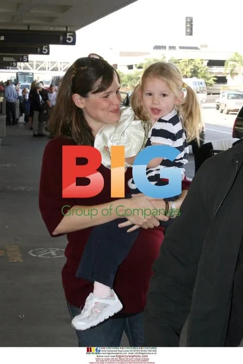 Jennifer Garner and daughter Violet arrive at LAX