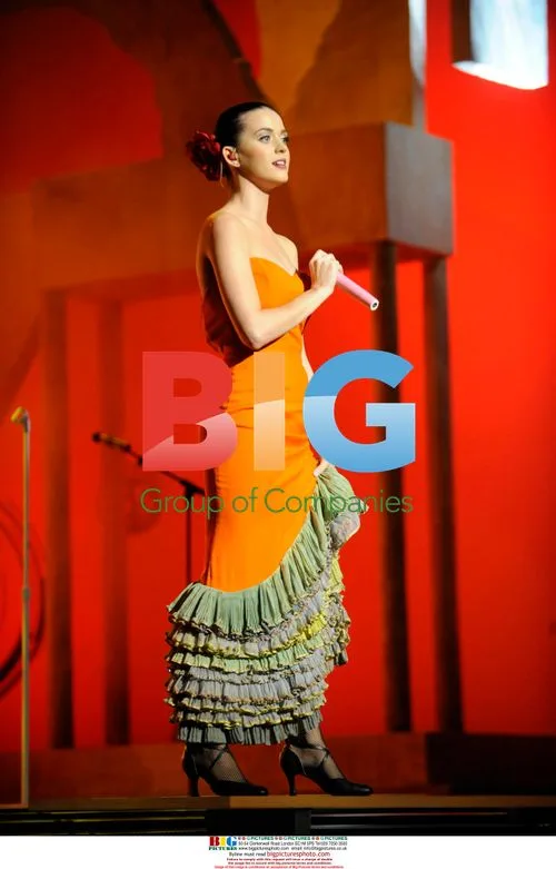 Katie Perry Awarded Onda Price in Barcelona