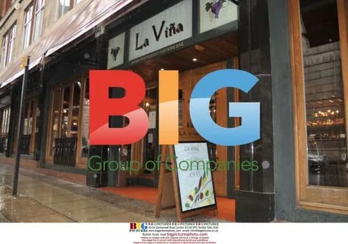 Jude Law signs restaurant wall after late night