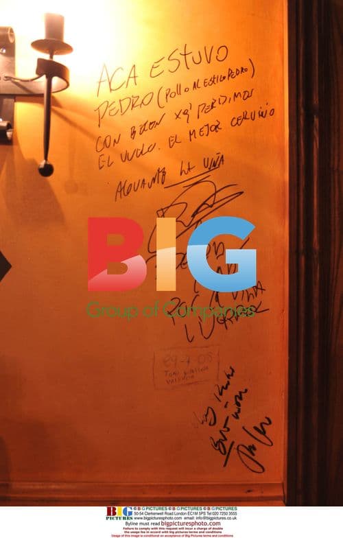 Jude Law signs wall after dinner in Liverpool