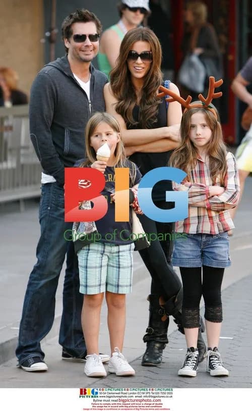 Kate Beckinsale goes shopping with family