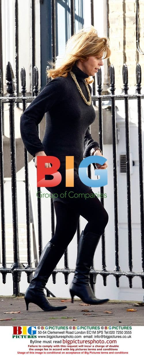 Kate Garraway puts crying daughter in car