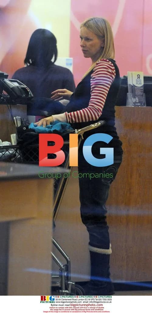 Naomi Watts Shops at Babies 'R' Us