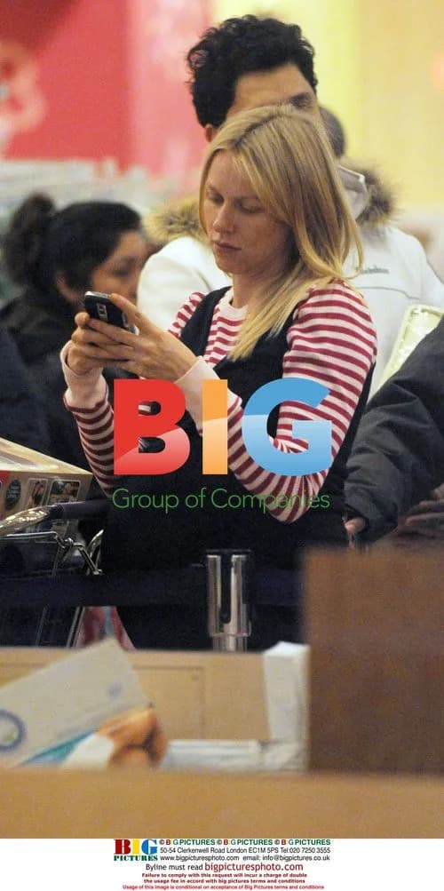 Naomi Watts Shops at Babies 'R' Us